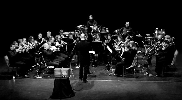 Nordvestjysk Brass Band på scenen ved Silkeblæs 2009